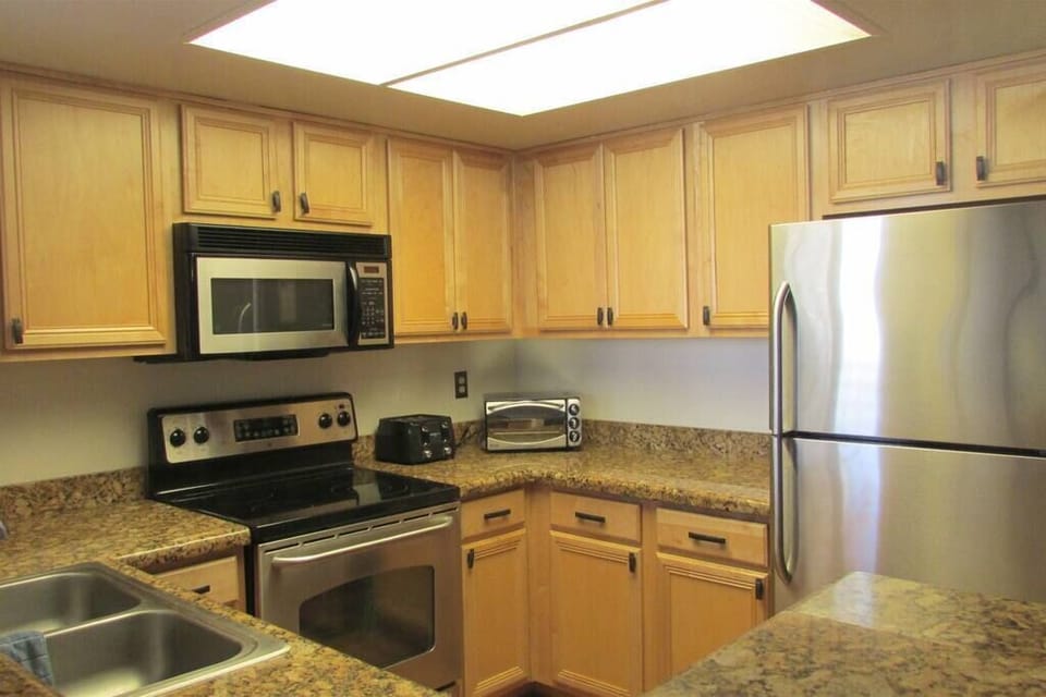 Kitchen w/ stainless steel appliances and granite counters 