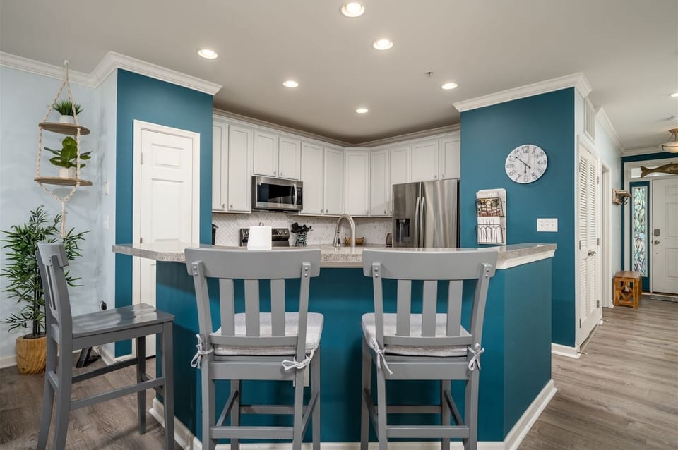 Beautiful Color Scheme Gives that Beachy Vibe