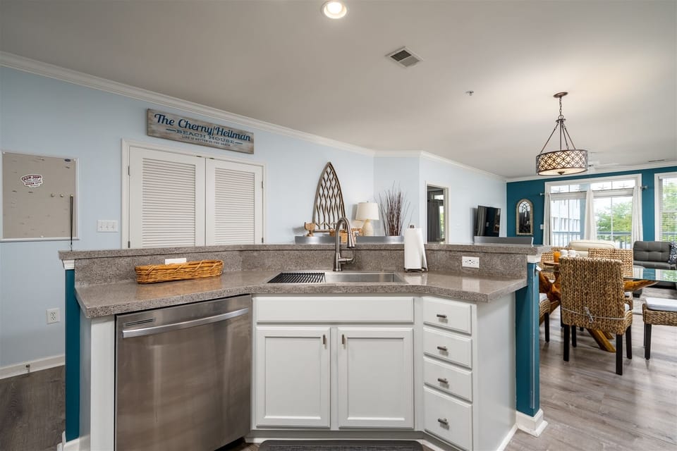 Kitchen Island w/ Dishwasher