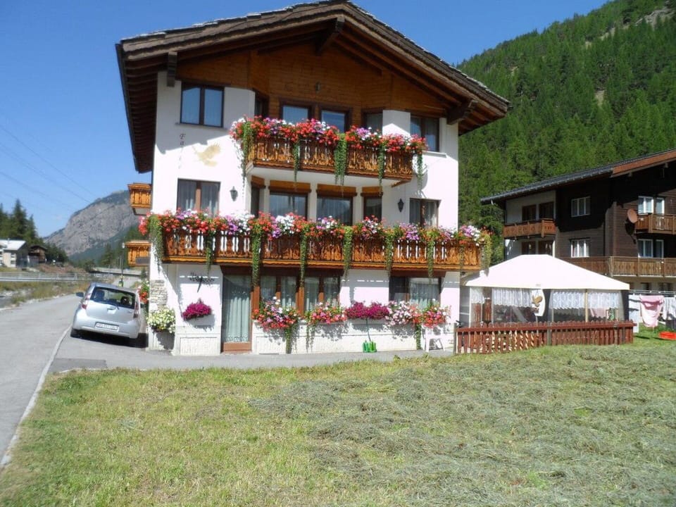 Sky, Building, Plant, Mountain, Vehicle, Car, House, Leisure, Window, Rural Area