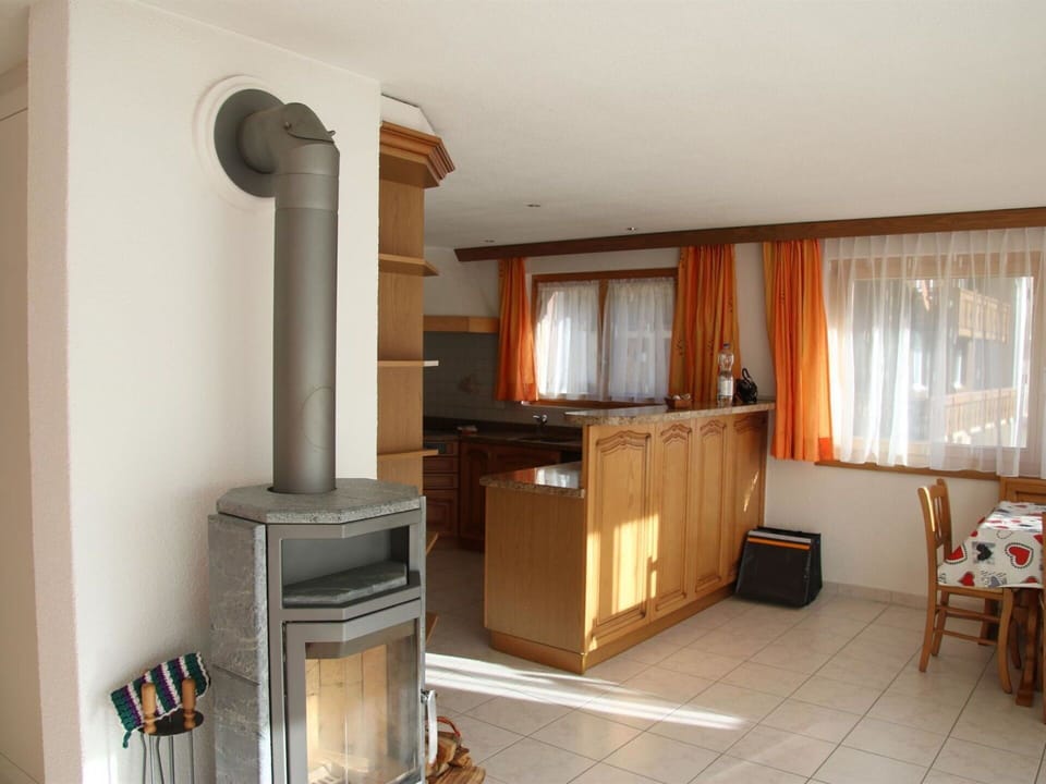 Cabinetry, Furniture, Building, Window, Wood, Interior Design, Table, Houseplant, Floor, Curtain