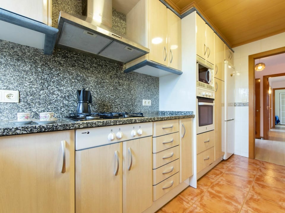 Cabinetry, Countertop, Furniture, Property, Kitchen, Building, Wood, Interior Design, Kitchen Appliance, Wood Stain
