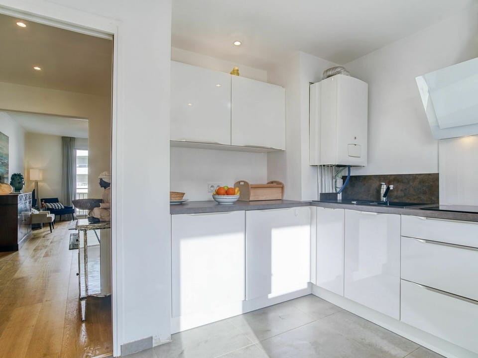 Cabinetry, Property, Countertop, Kitchen Appliance, Kitchen, Wood, Interior Design, Home Appliance, Kitchen Stove, Floor