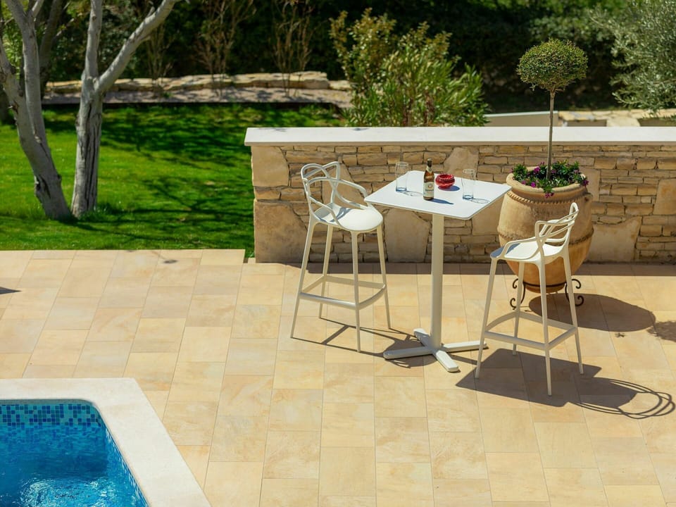 Table, Plant, Furniture, Tree, Outdoor Table, Outdoor Furniture, Shade, Road Surface, Wood, Rectangle