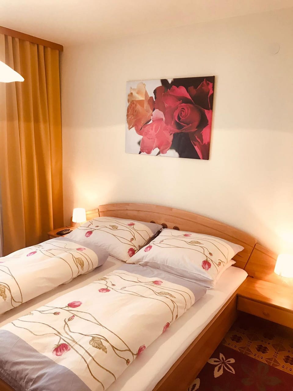 Double Room | Desk, bed sheets