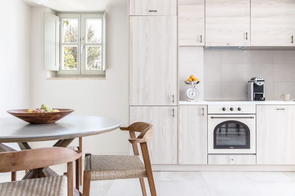 Full-size fridge, oven, dishwasher, espresso maker