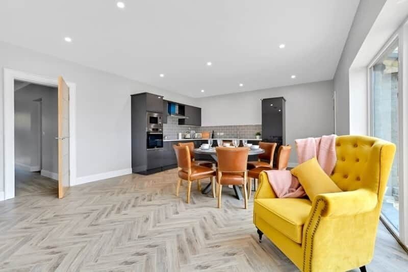 Kitchen / Dining