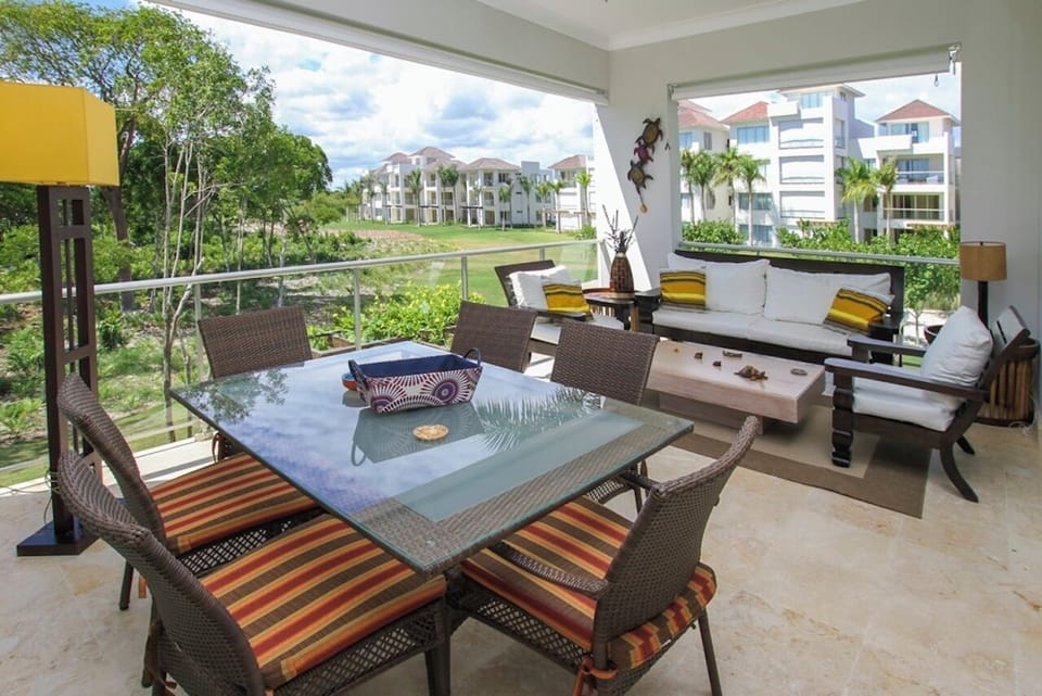 Fully equipped apartment overlooking golf course at luxury beach resort (6273)