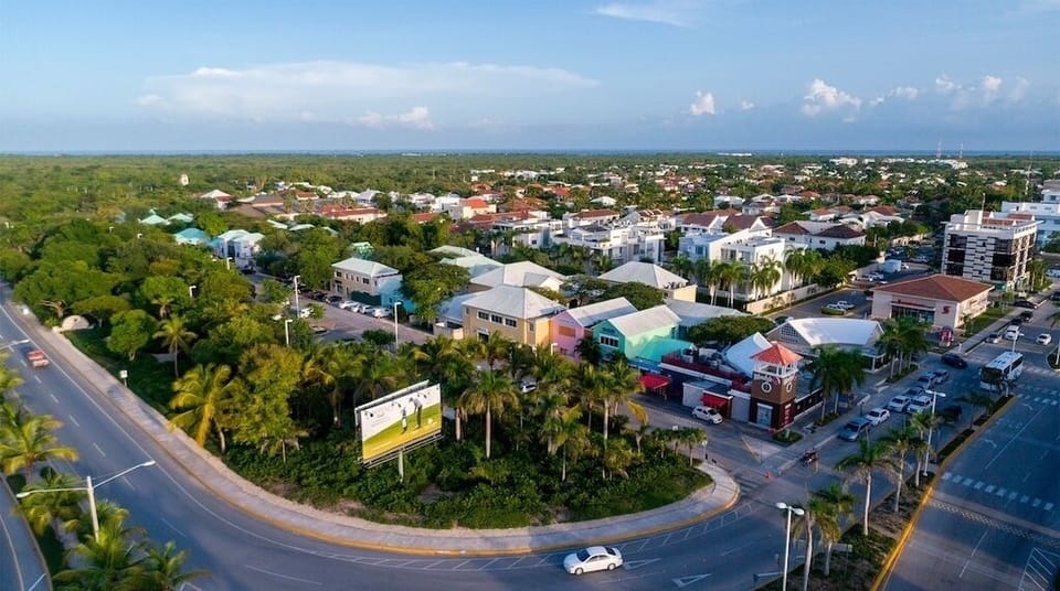 Fully equipped apartment overlooking golf course at luxury beach resort (6261)