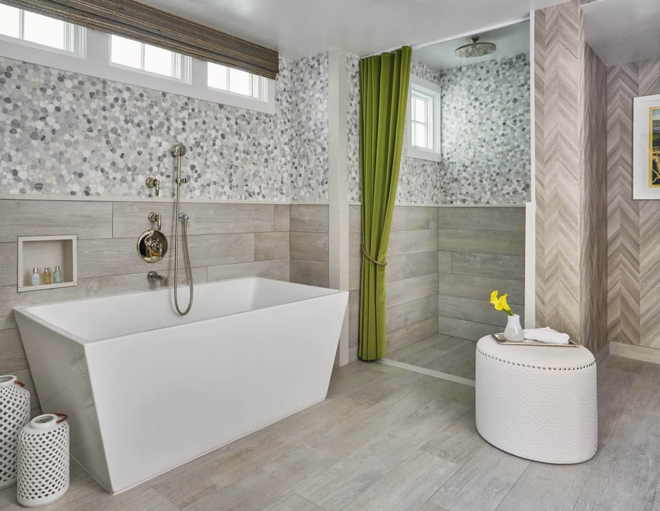 Bi-Level Bungalow, 1 King Bed with Sofa bed, 2 Bathrooms | Bathroom | Deep soaking tub, free toiletries, hair dryer, bathrobes