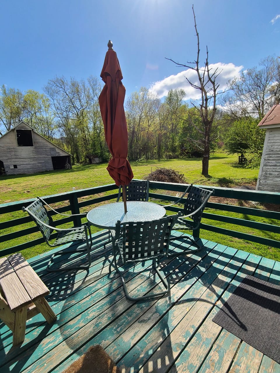Check with table, 4 chairs and umbrella