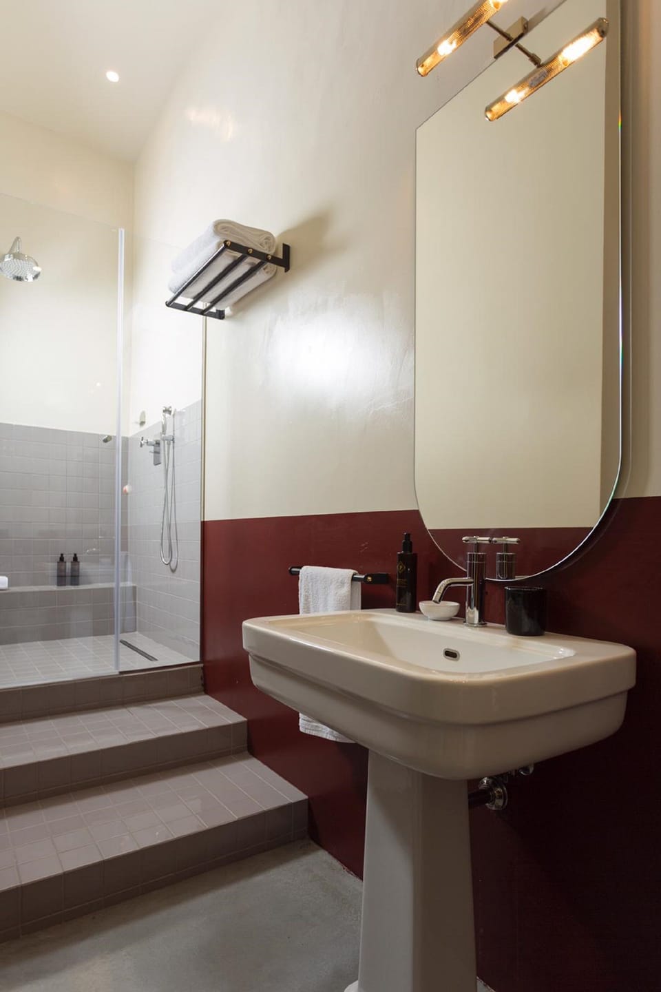 Deluxe Room | Bathroom | Shower, free toiletries, hair dryer, bathrobes