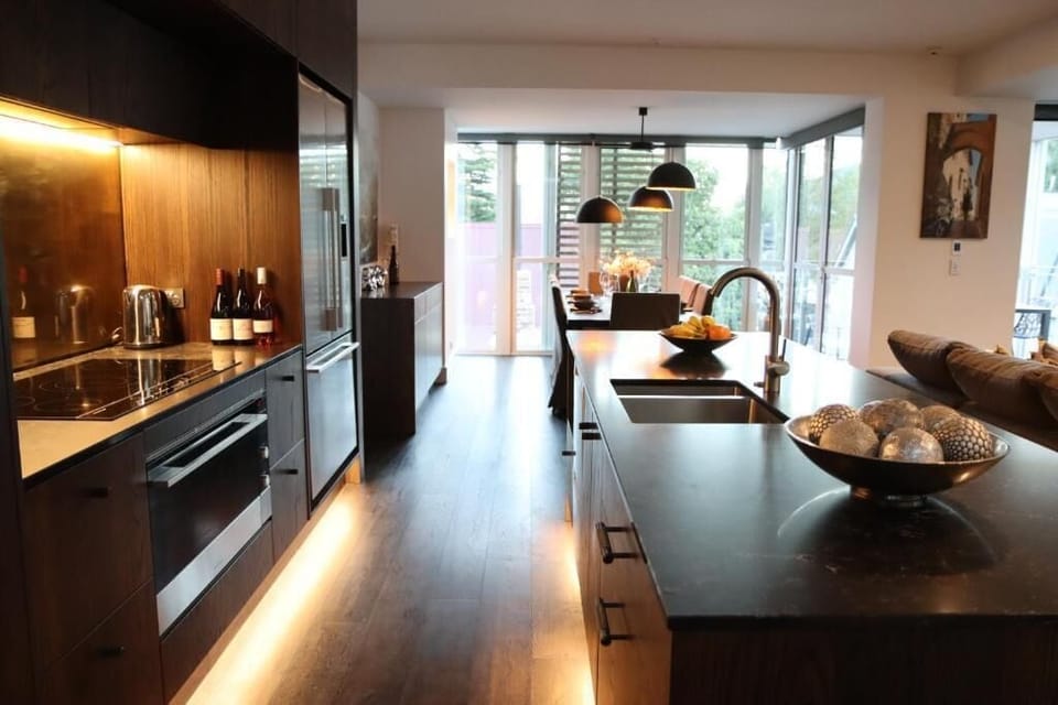 Earl St by Eichardt's | Private kitchen | Coffee/tea maker, electric kettle