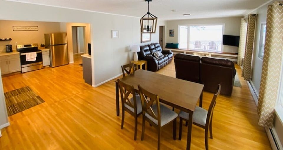 SPACIOUS DINING ROOM AND LIVING ROOM