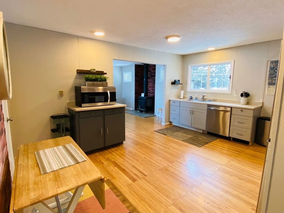 KITCHEN ....FRESHLY APPOINTED