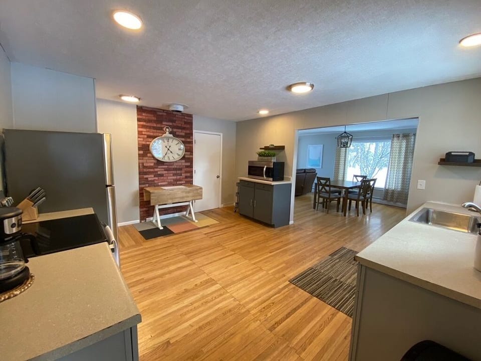 SPACIOUS STARFISH KITCHEN