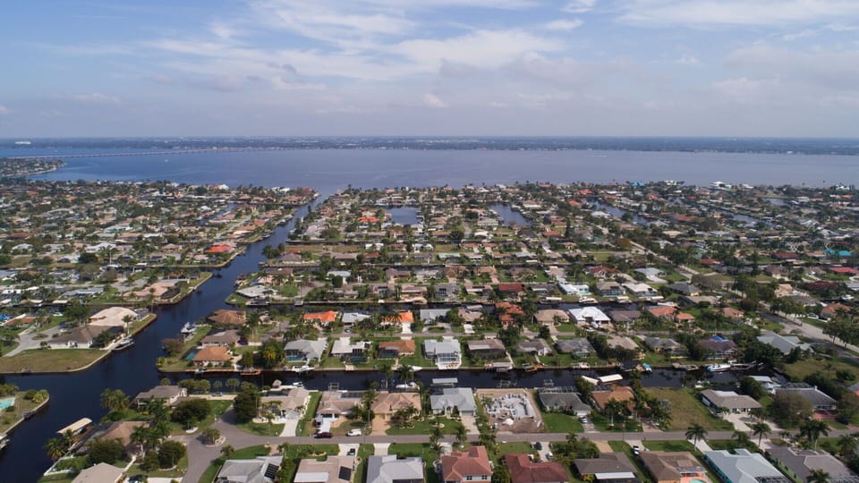 Direct access to the Caloosahatchee River and Gulf of Mexico