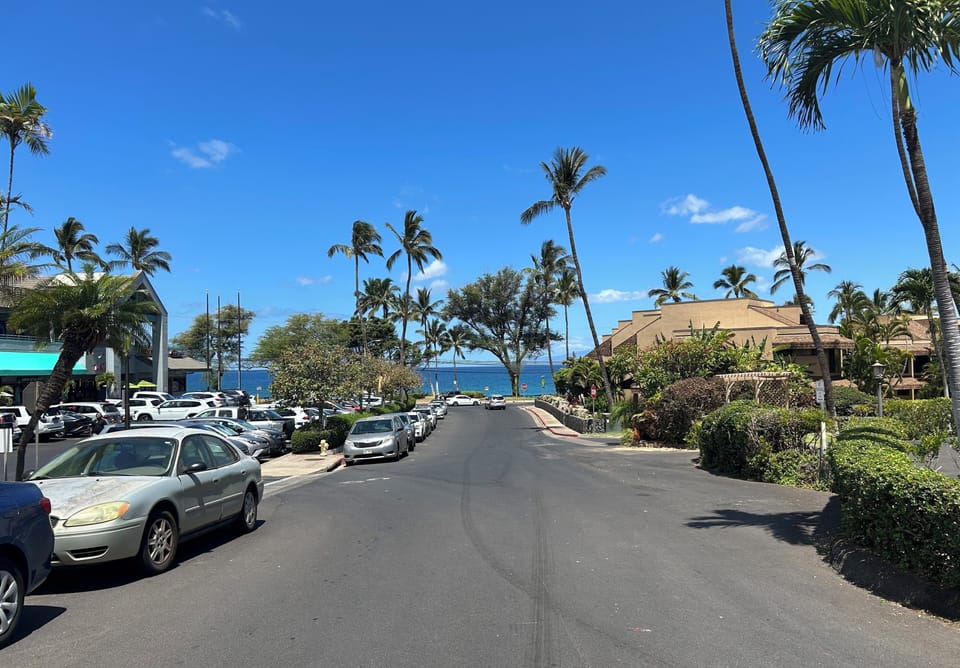 Beautiful and very short walk to Kamaole I beach across the street