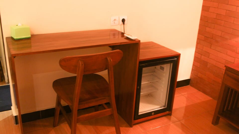 Superior Room | Minibar, desk, bed sheets