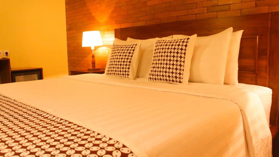 Superior Room | Minibar, desk, bed sheets