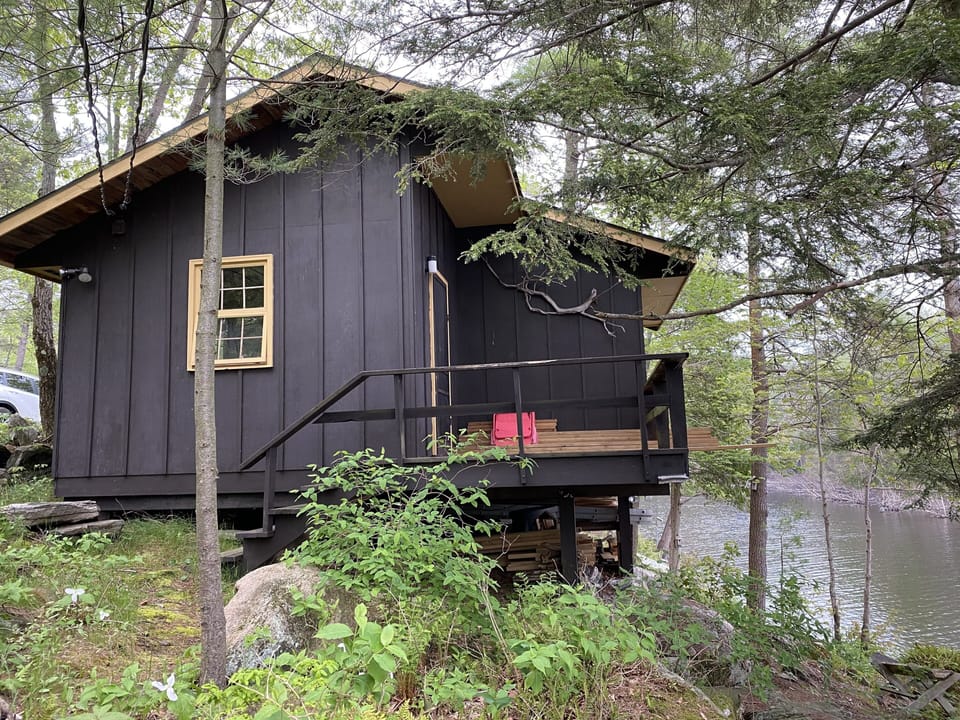 sleeping cabin, sleeps 6, 1 king, 1 queen, 1 bunk beds
