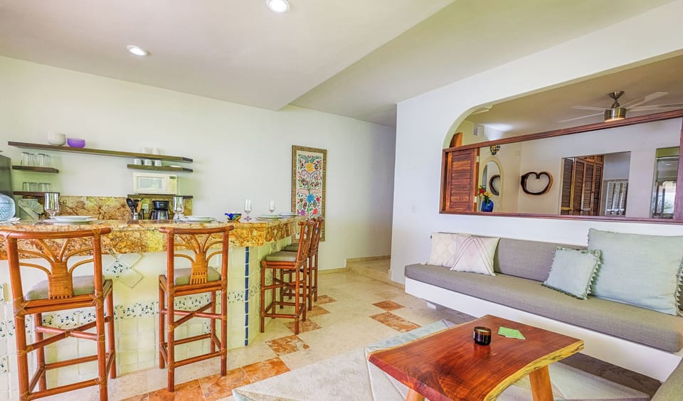 Breakfast bar and sitting area