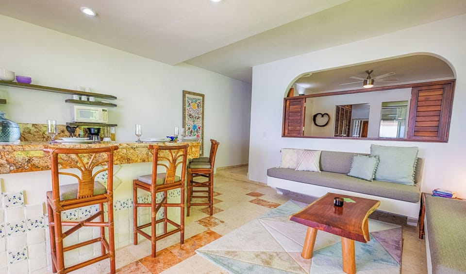 Breakfast bar and sitting area