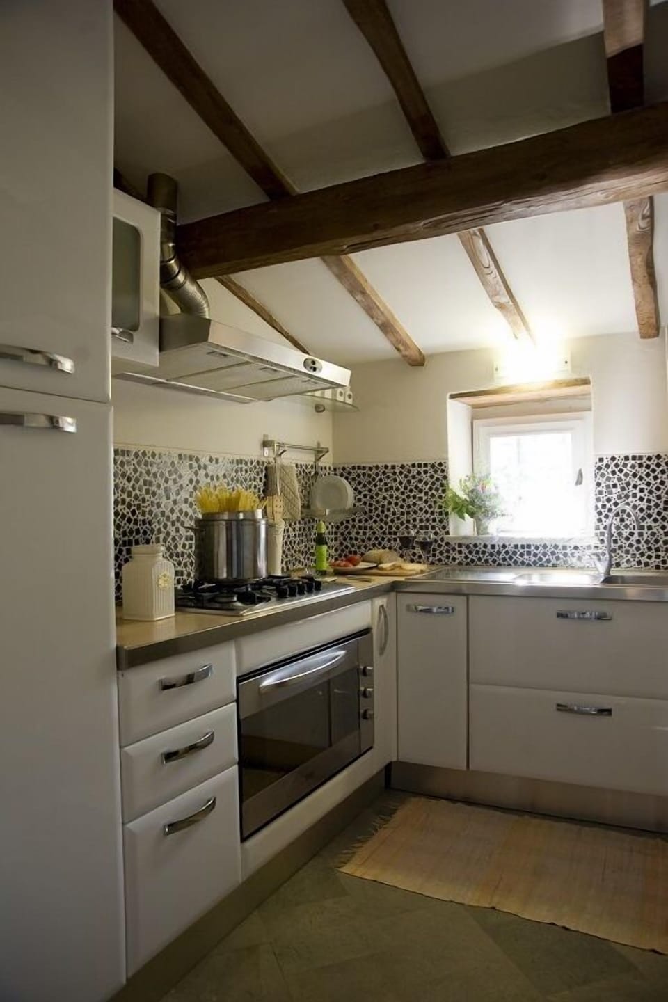 Deluxe Suite, Kitchen, Annex Building (250 m) | Private kitchen | Mini-fridge, coffee/tea maker, electric kettle, freezer