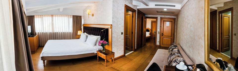 Two-bedroom condo | Premium bedding, pillowtop beds, free minibar items, in-room safe