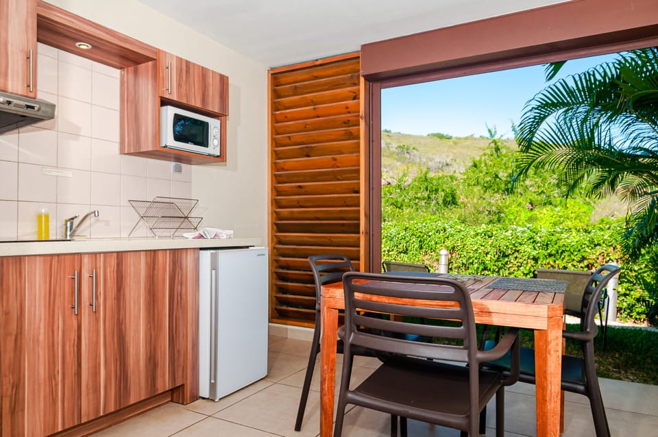 Superior Studio | Private kitchen | Fridge, microwave, stovetop, cookware/dishes/utensils