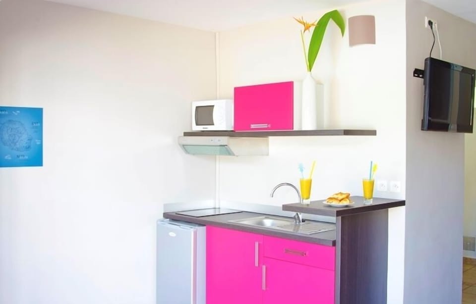 Studio | Private kitchenette | Electric kettle