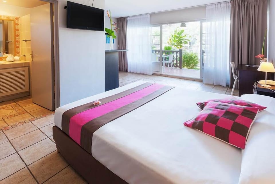 Studio | In-room safe, desk, blackout drapes, soundproofing