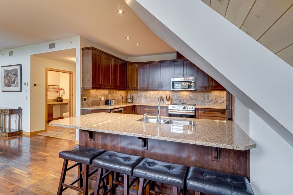 Breakfast Bar - seating for 4