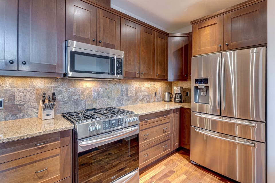 Natural gas stove and oven