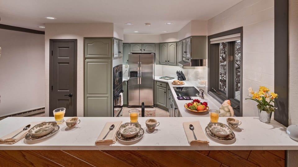 Kitchen, Main Level