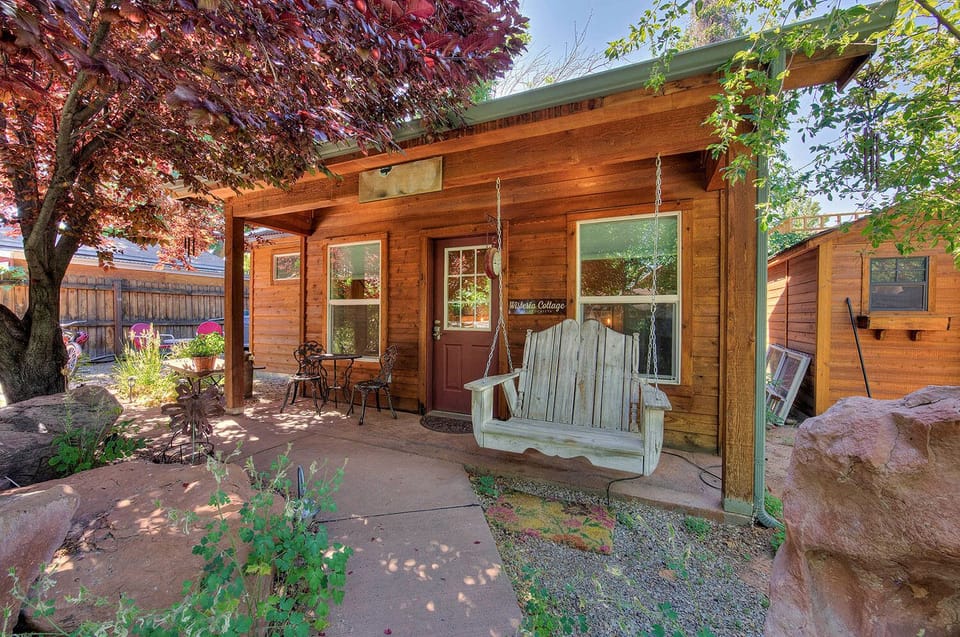 Wisteria Cottage Front (click arrows in top right to view larger)