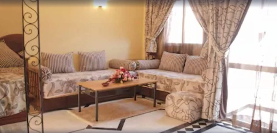 Suite | Living area | Flat-screen TV