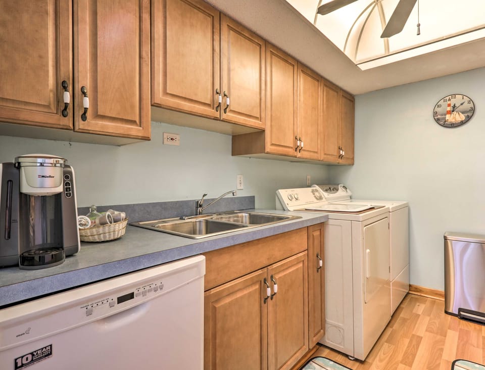 Kitchen | Main Floor | Fully Equipped
