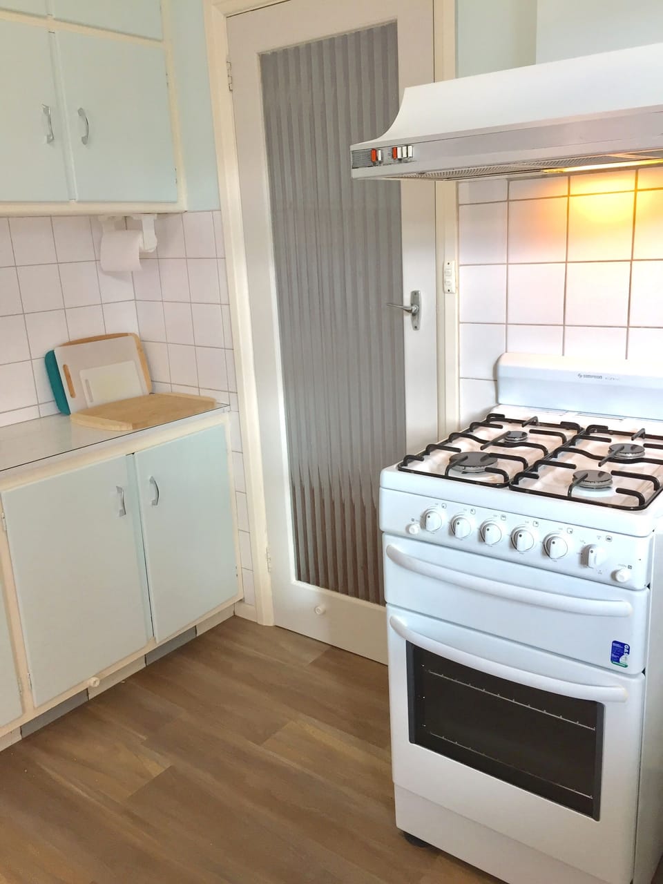 Microwave, Coffee Pod Machine, Toaster, Pans, Crockery, Cutlery, Glassware, 