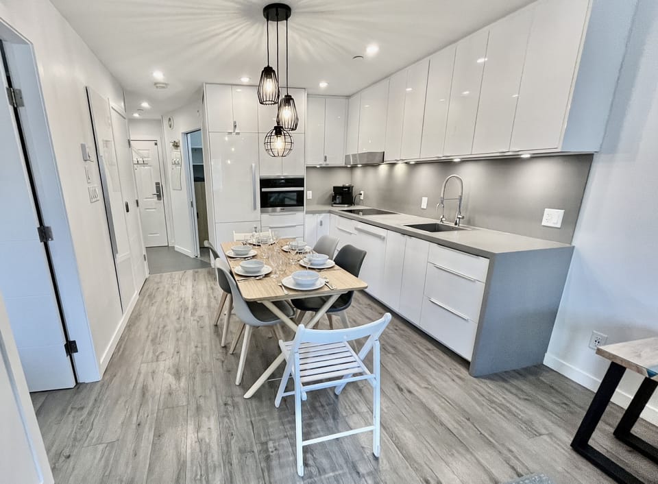 Gourmet kitchen, generous counter and cupboard space. Seating for 6 guests.