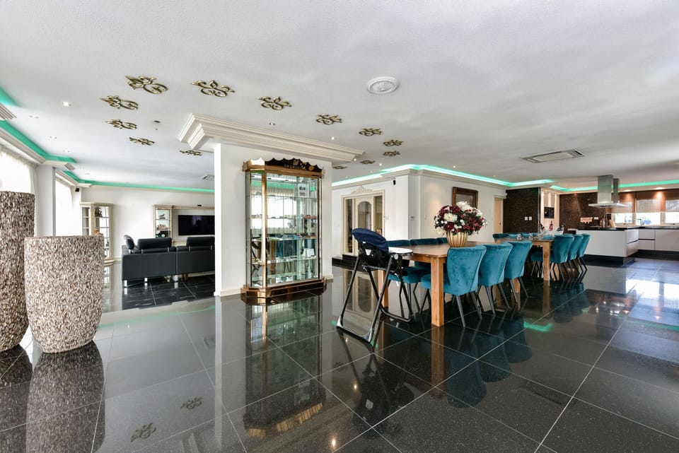 Dinner room.