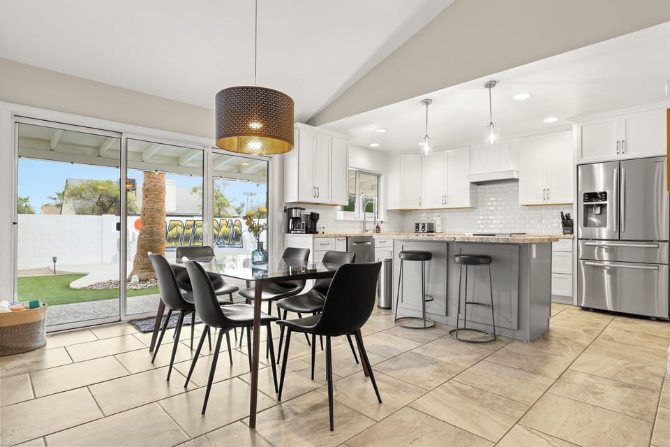 Dining Area - Kitchen