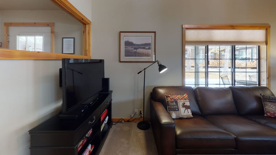 Circle-4-Ranch-Cabin-29-Living-Room(1)