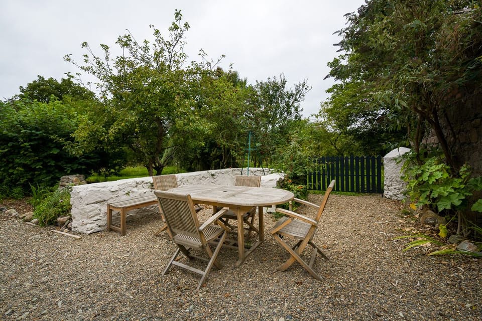 Eating Area outside & entrance to Orchard.