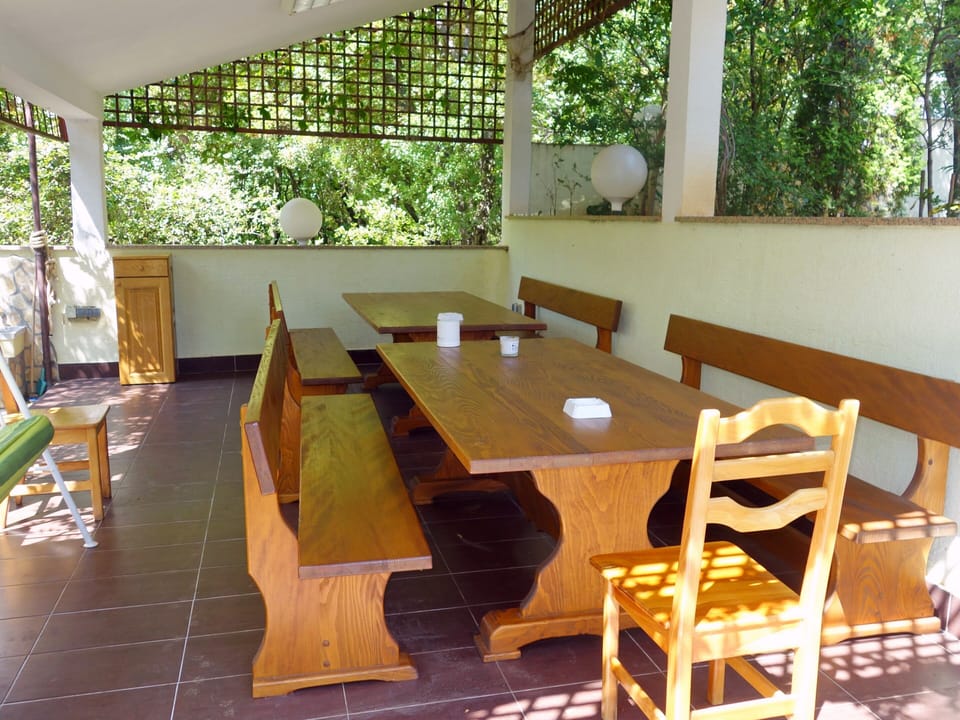 Outdoor dining