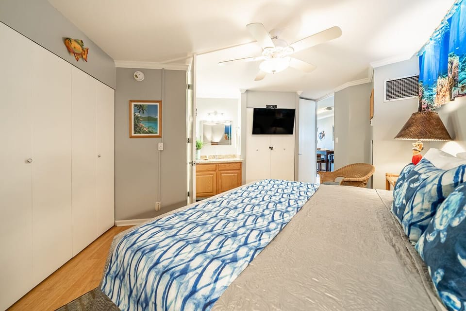 Enjoy the Hawaiian decor throughout. 