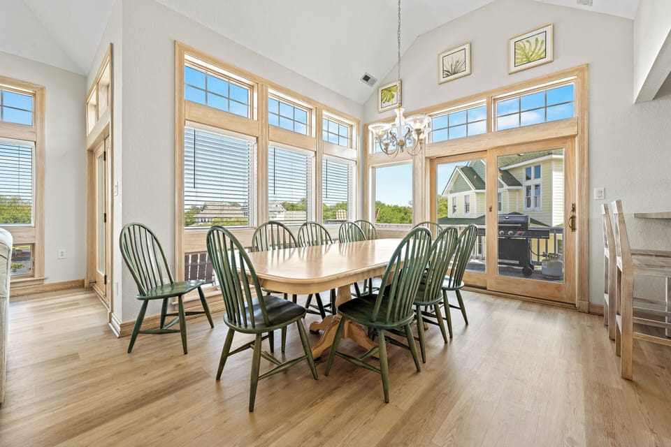 Dining Area - Top Level