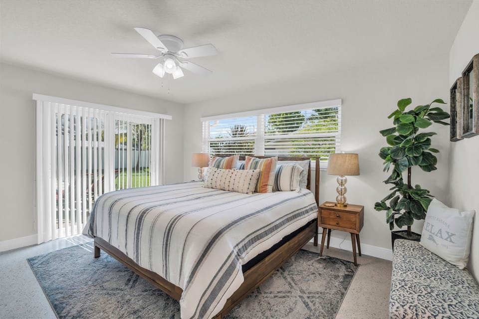 Primary with Ensuite - 4-bedroom rental in Cape Coral