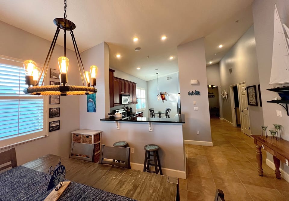 Dining into Kitchen