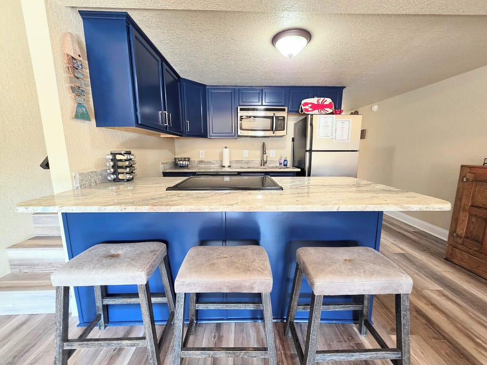 Breakfast bar for 3.